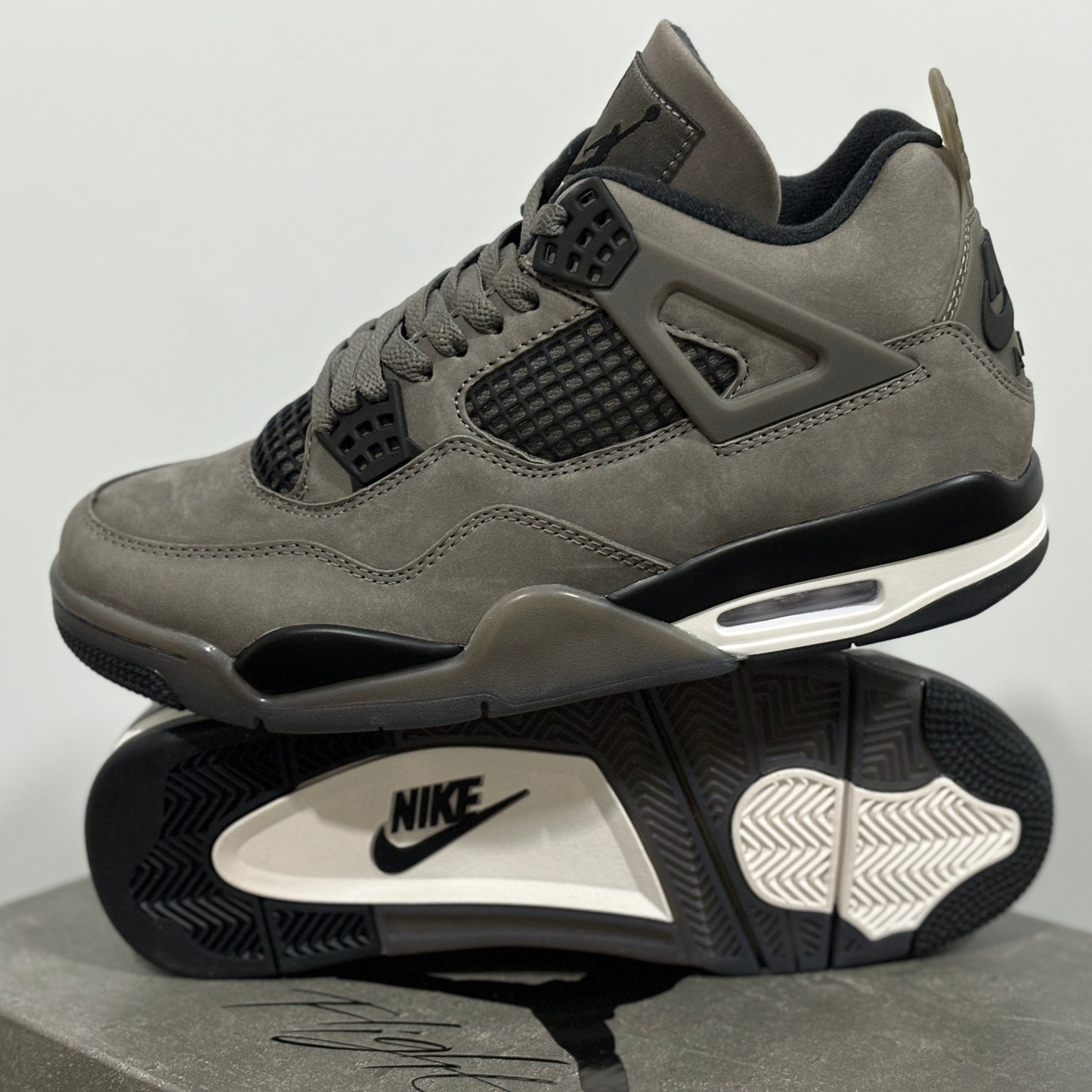 JORDAN 4