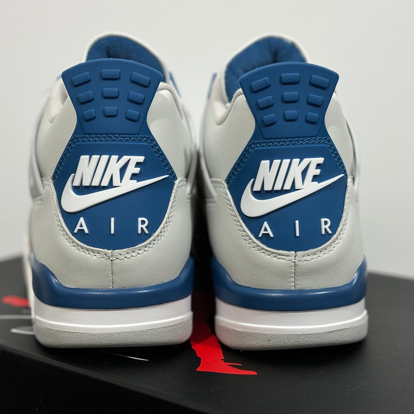 JORDAN 4