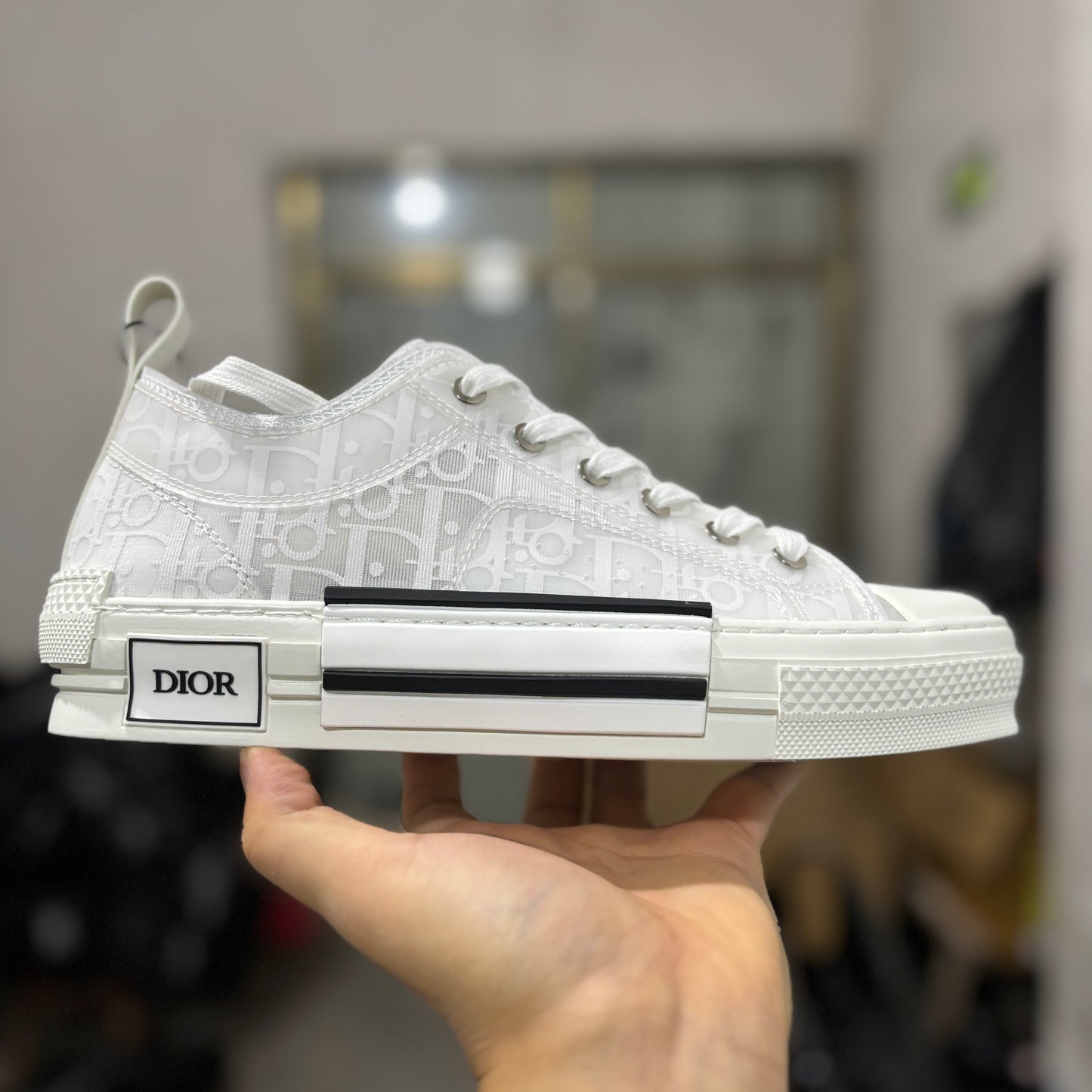 DIOR