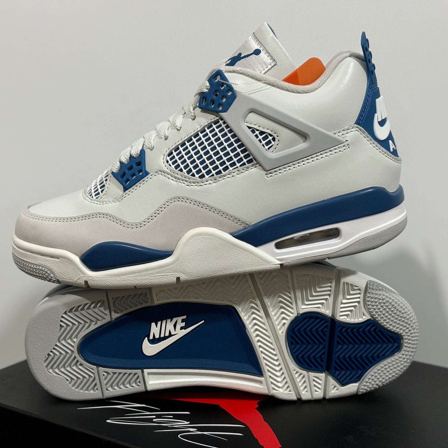 JORDAN 4