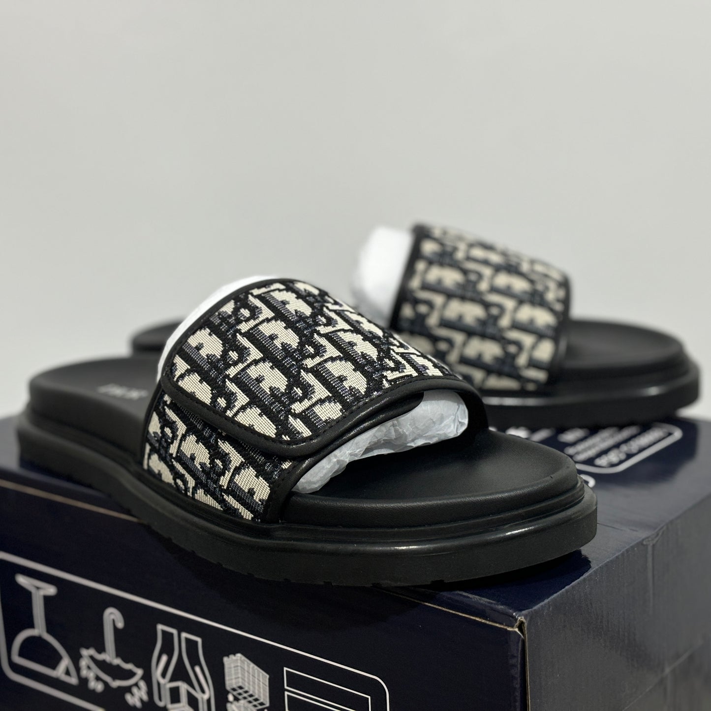 כפכפי DIOR