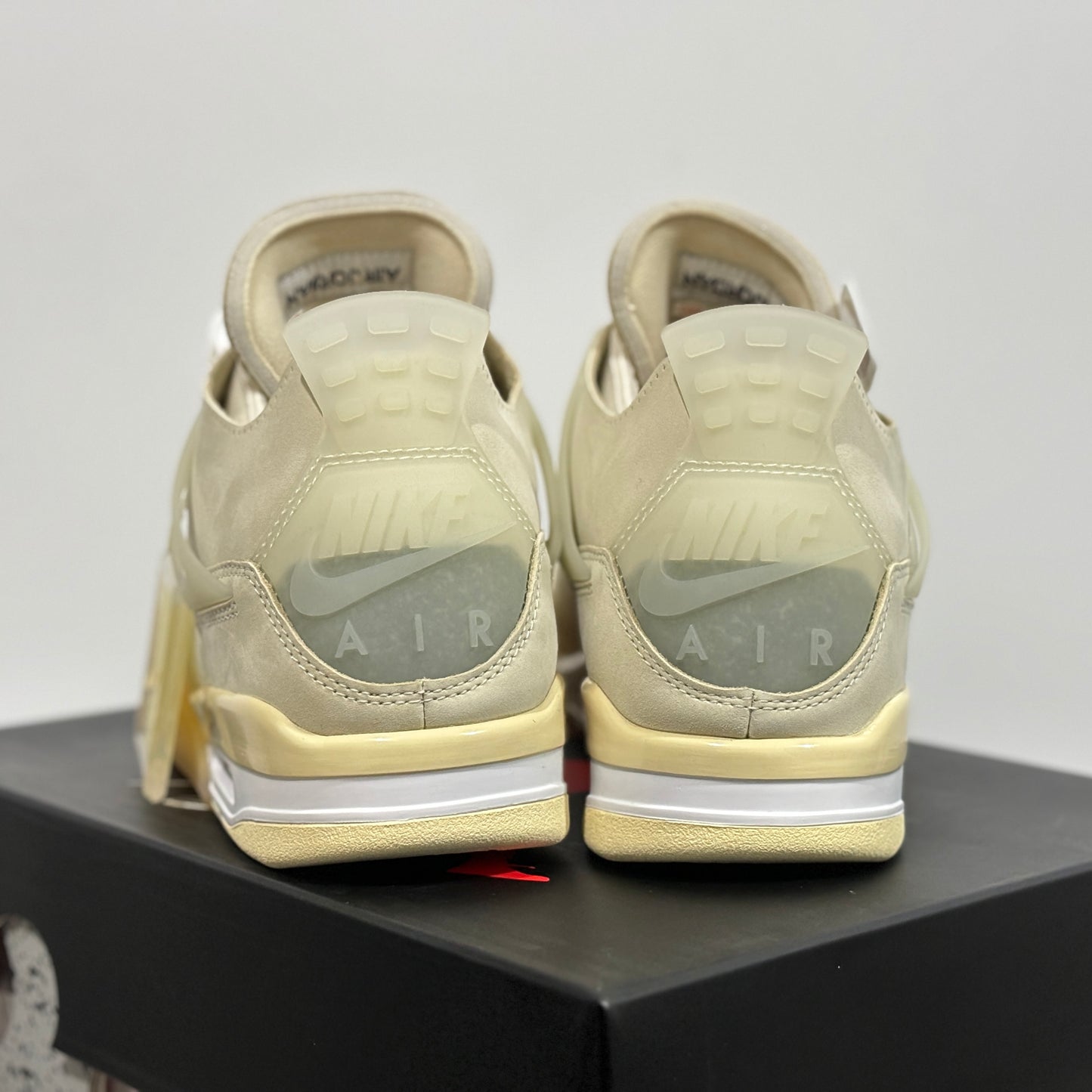 JORDAN 4