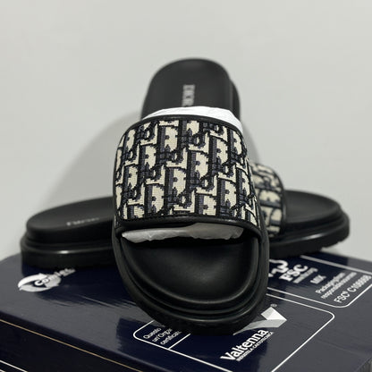 כפכפי DIOR