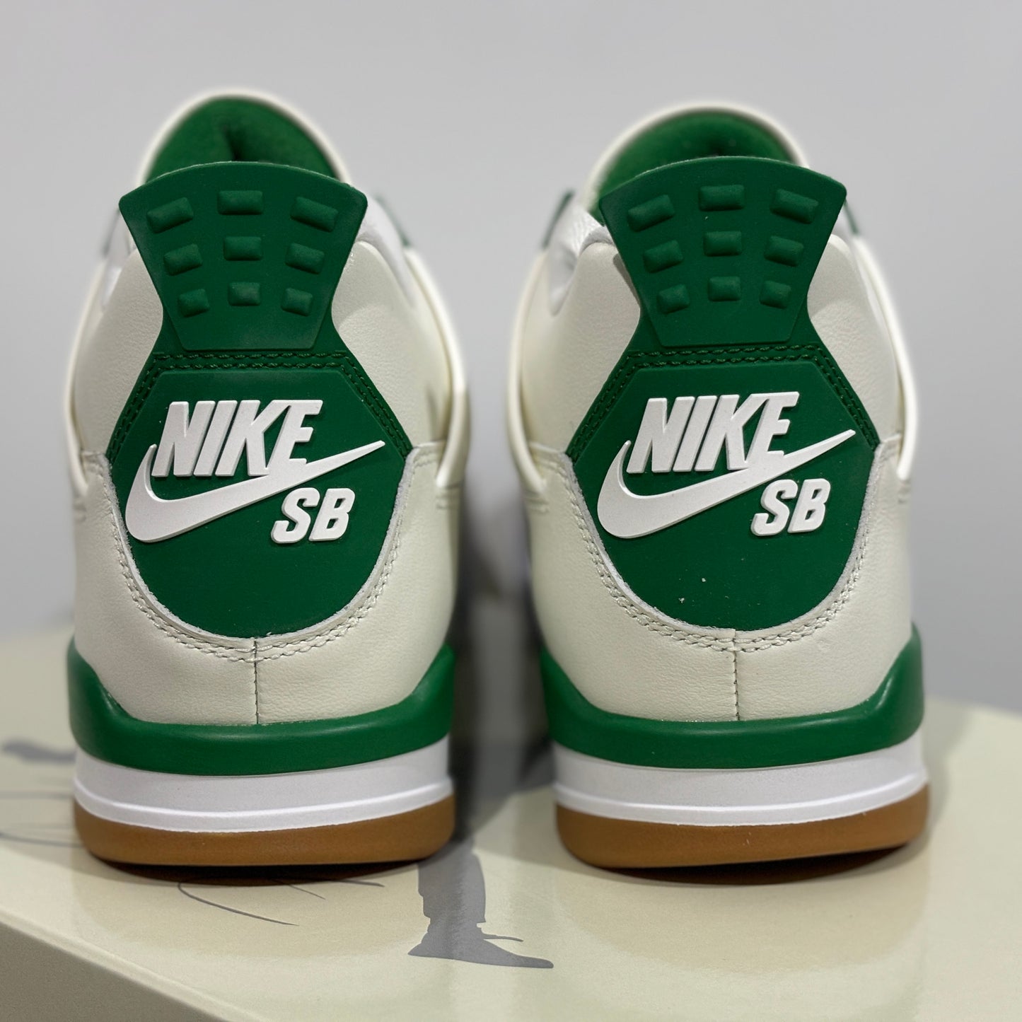 JORDAN 4