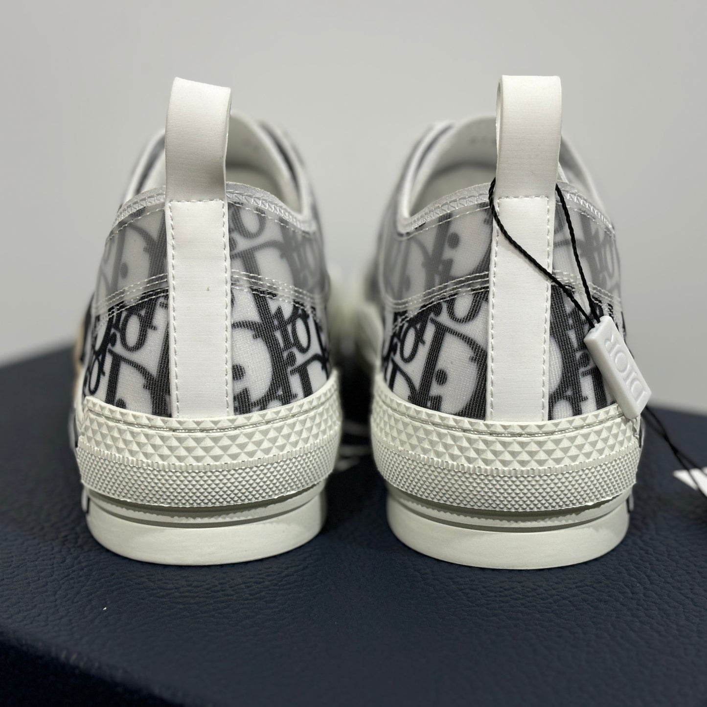 DIOR